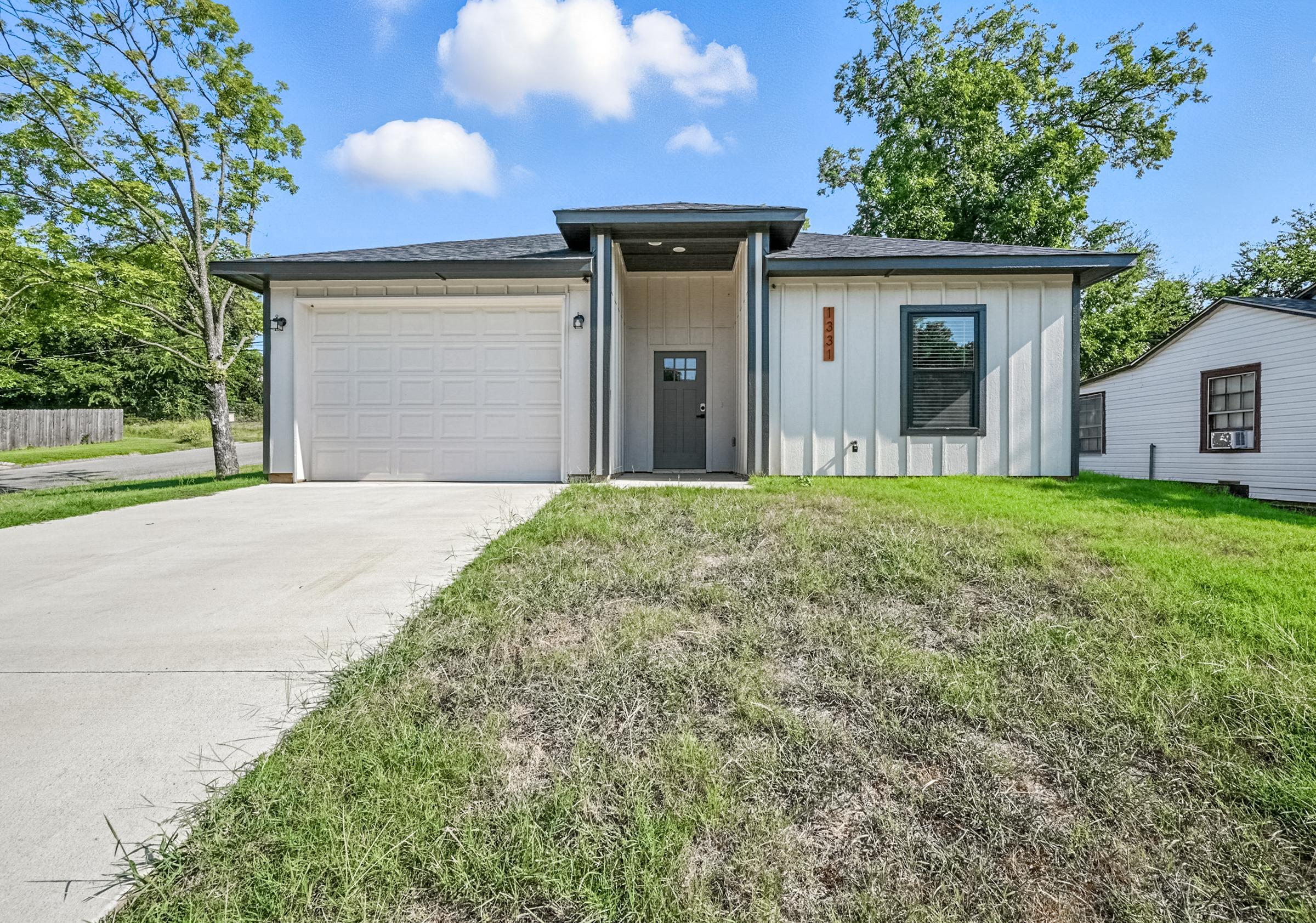 1331 West Crawford