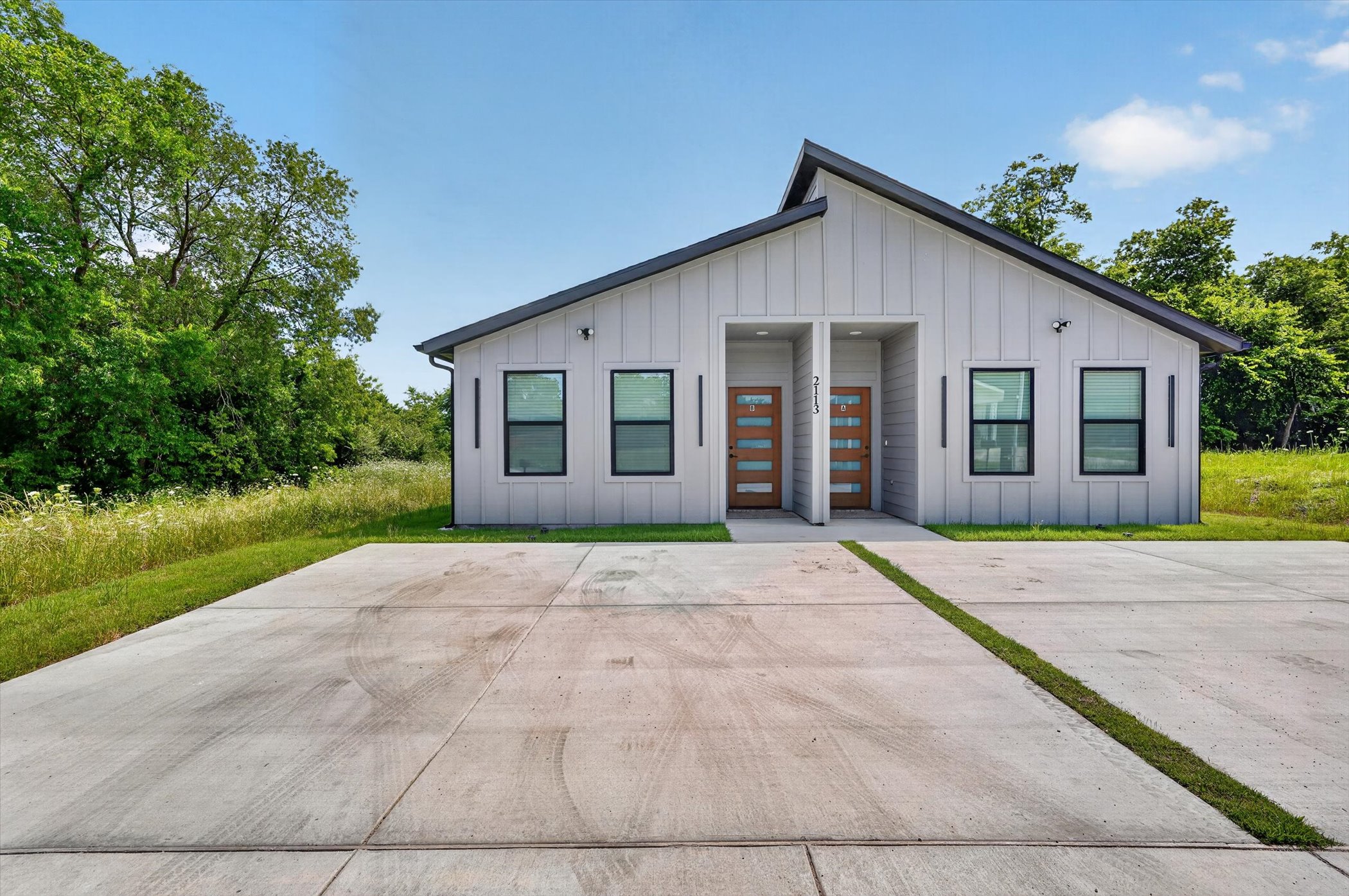 2113 Henry Street - B