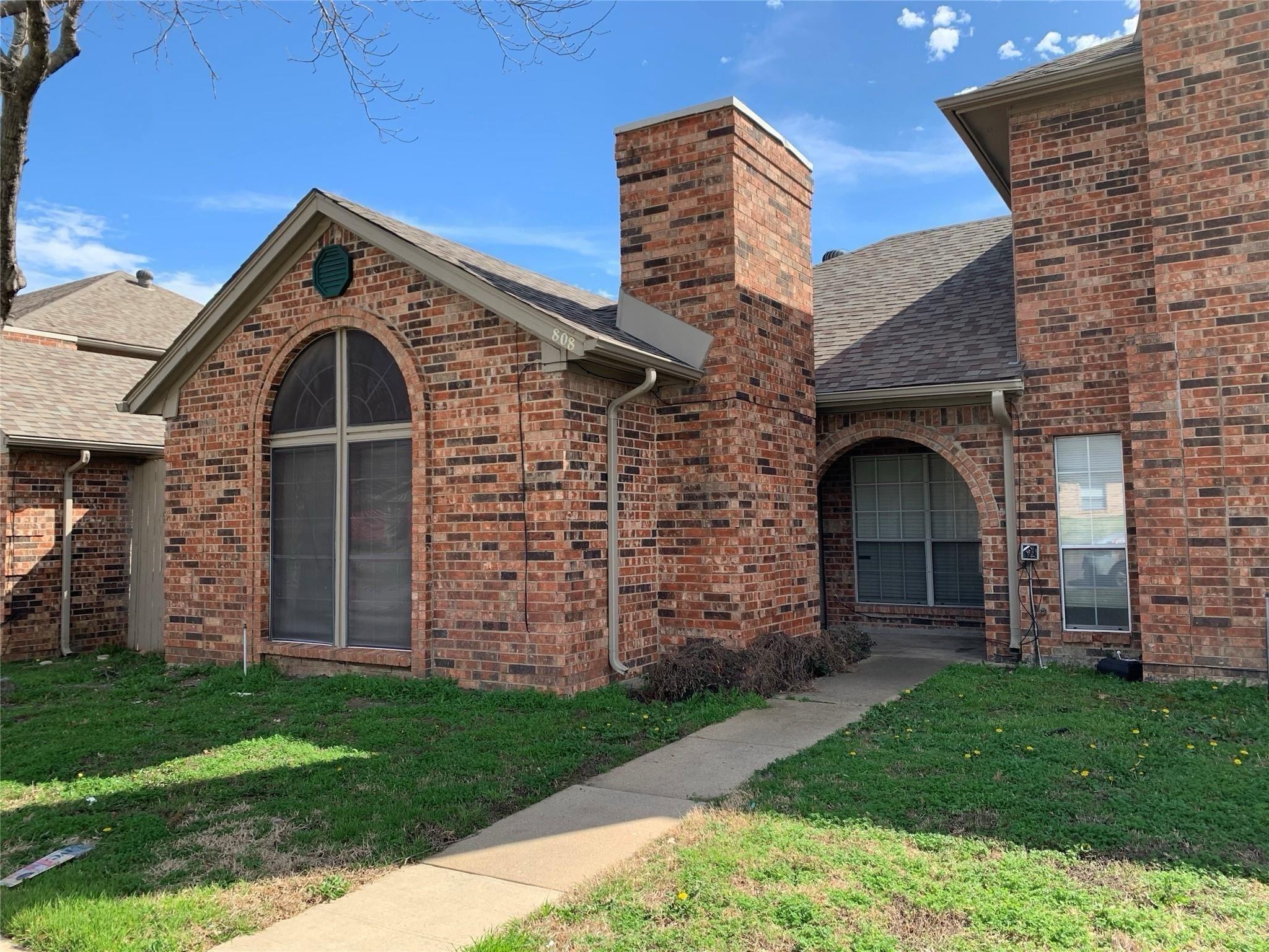 802 Custer Street - 1