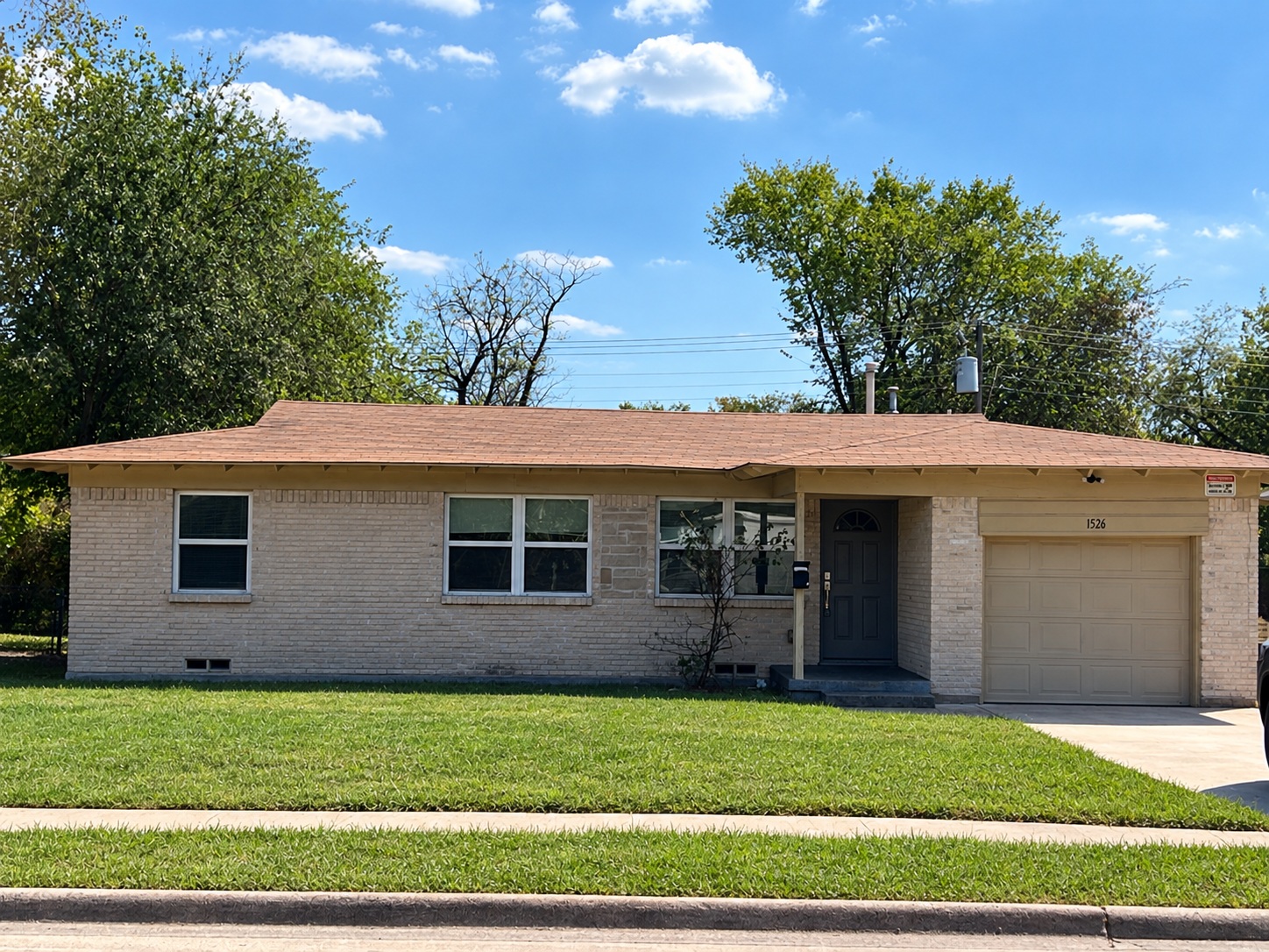 1526 Hillcrest , Mesquite TX 75149