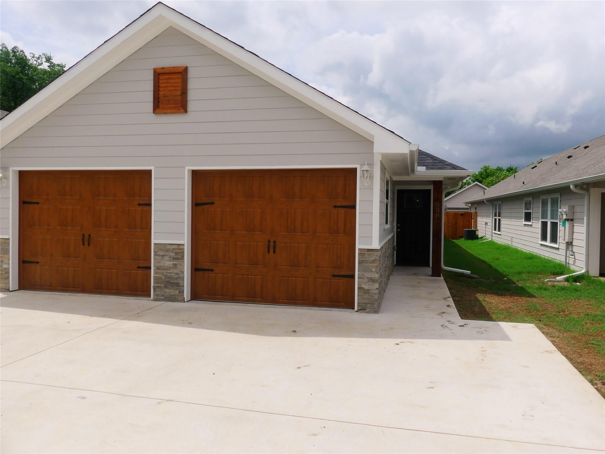608 East College Street - 610