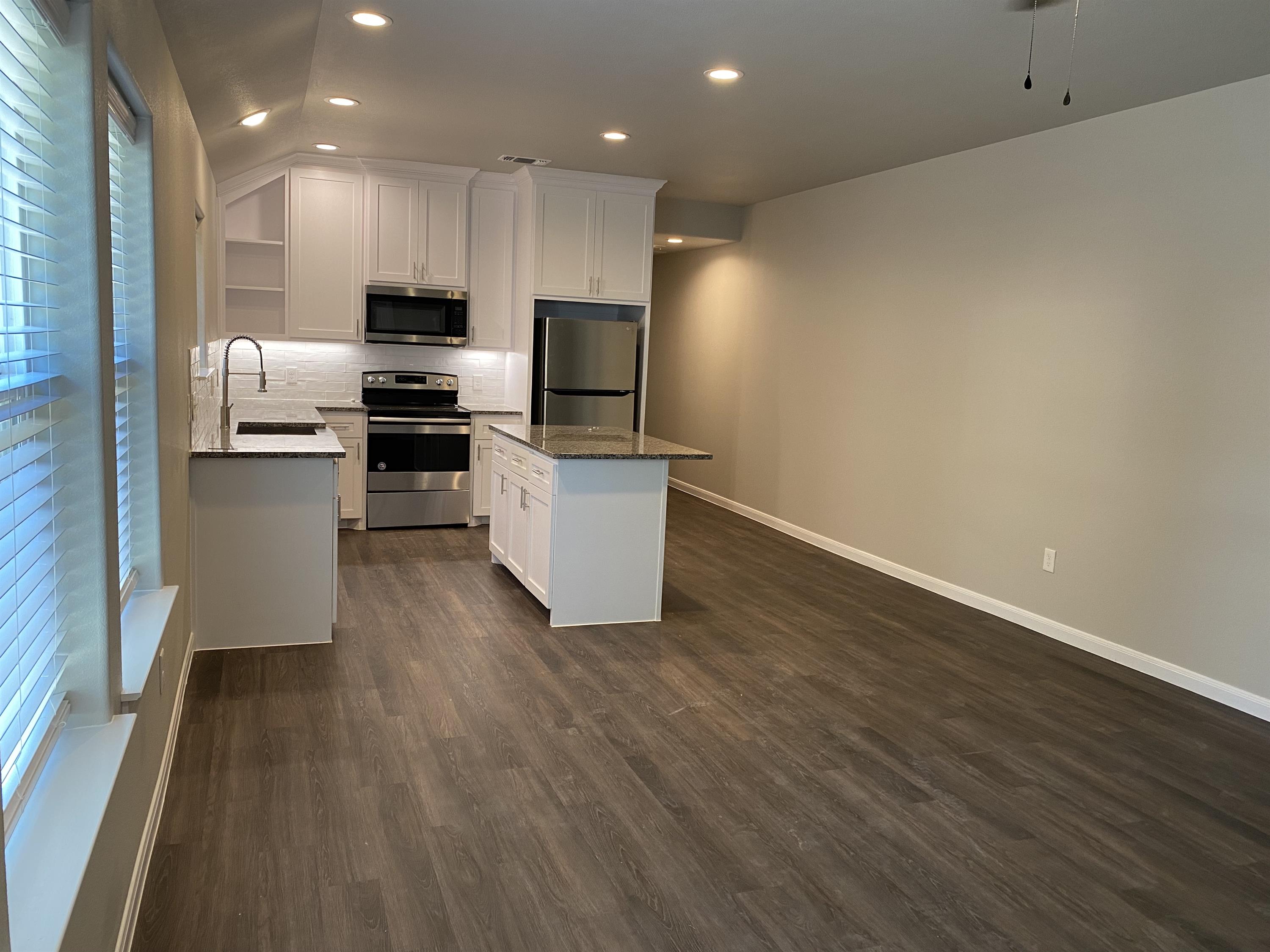 910 North Throckmorton Street, Sherman 75090 - 910