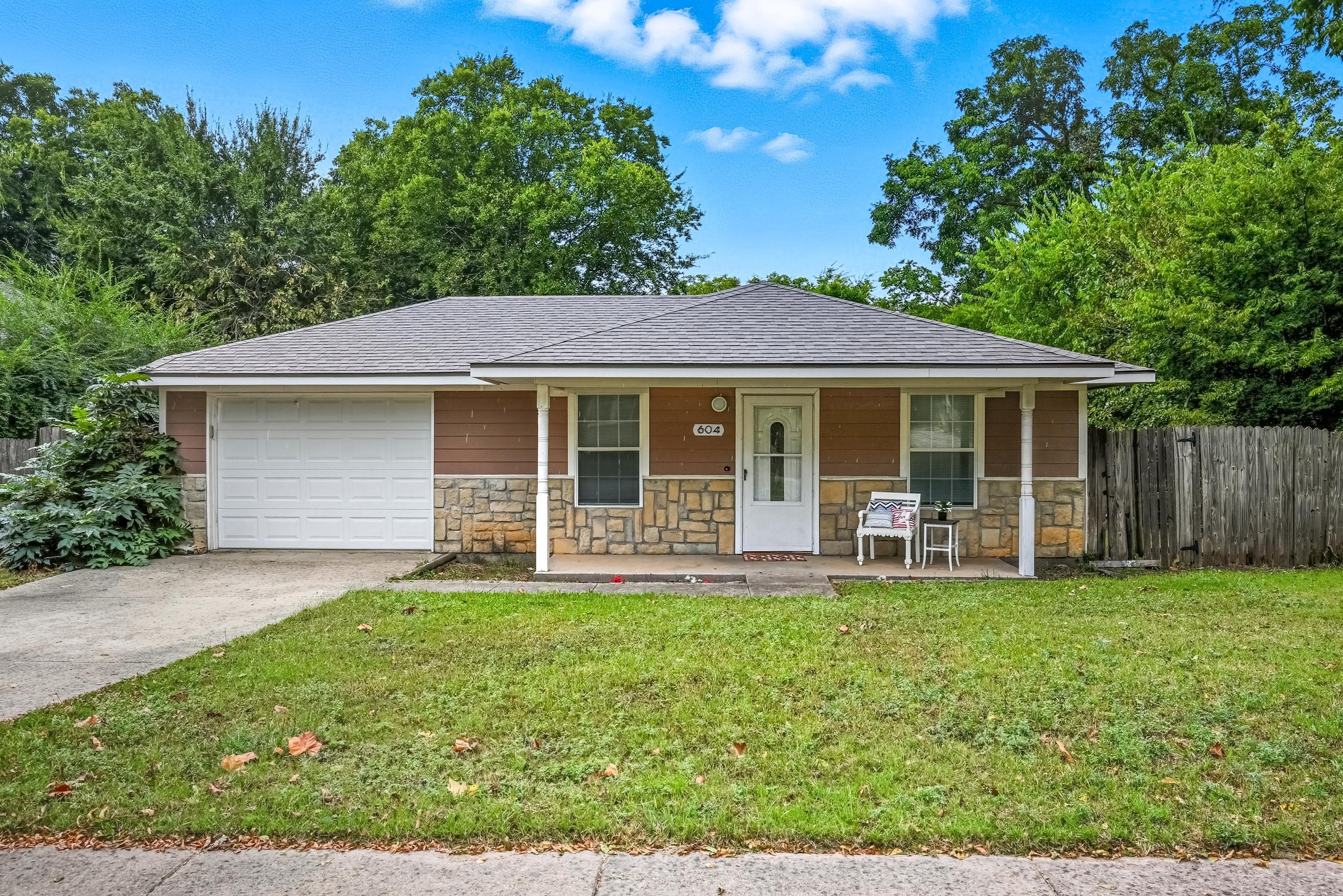 604 South Maxey Street