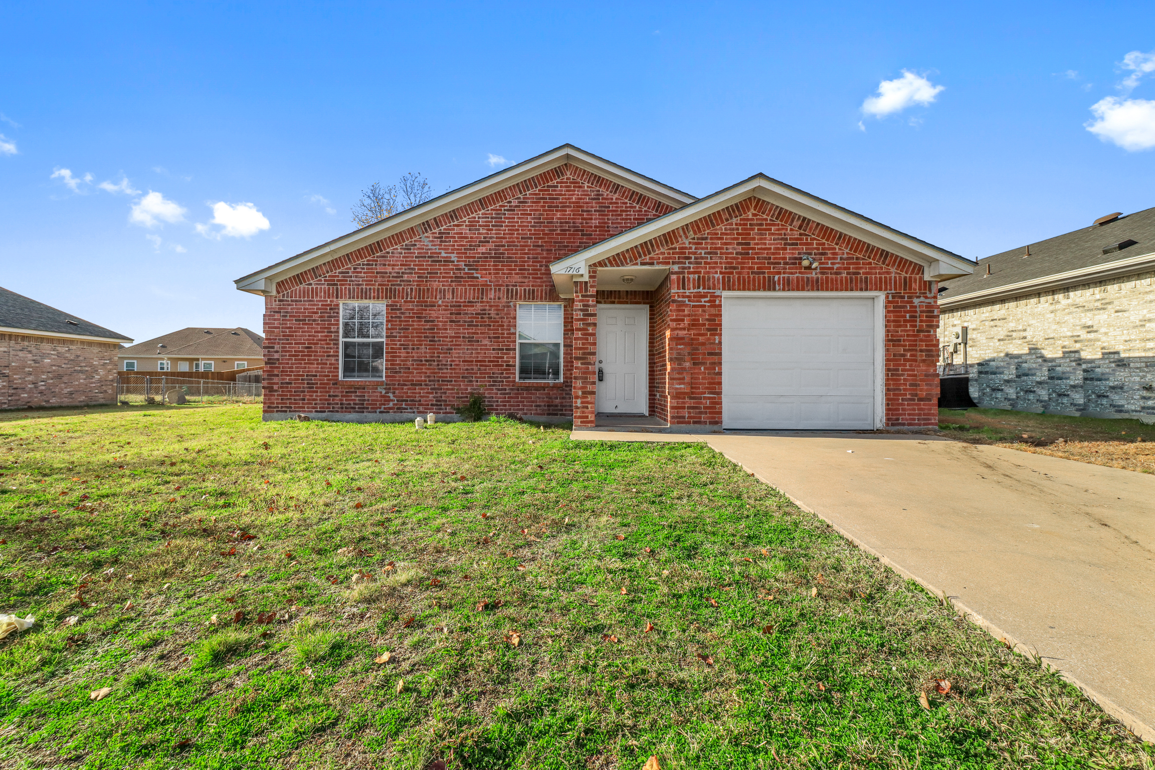 1716 Manor Garden Curve, Greenville 75401