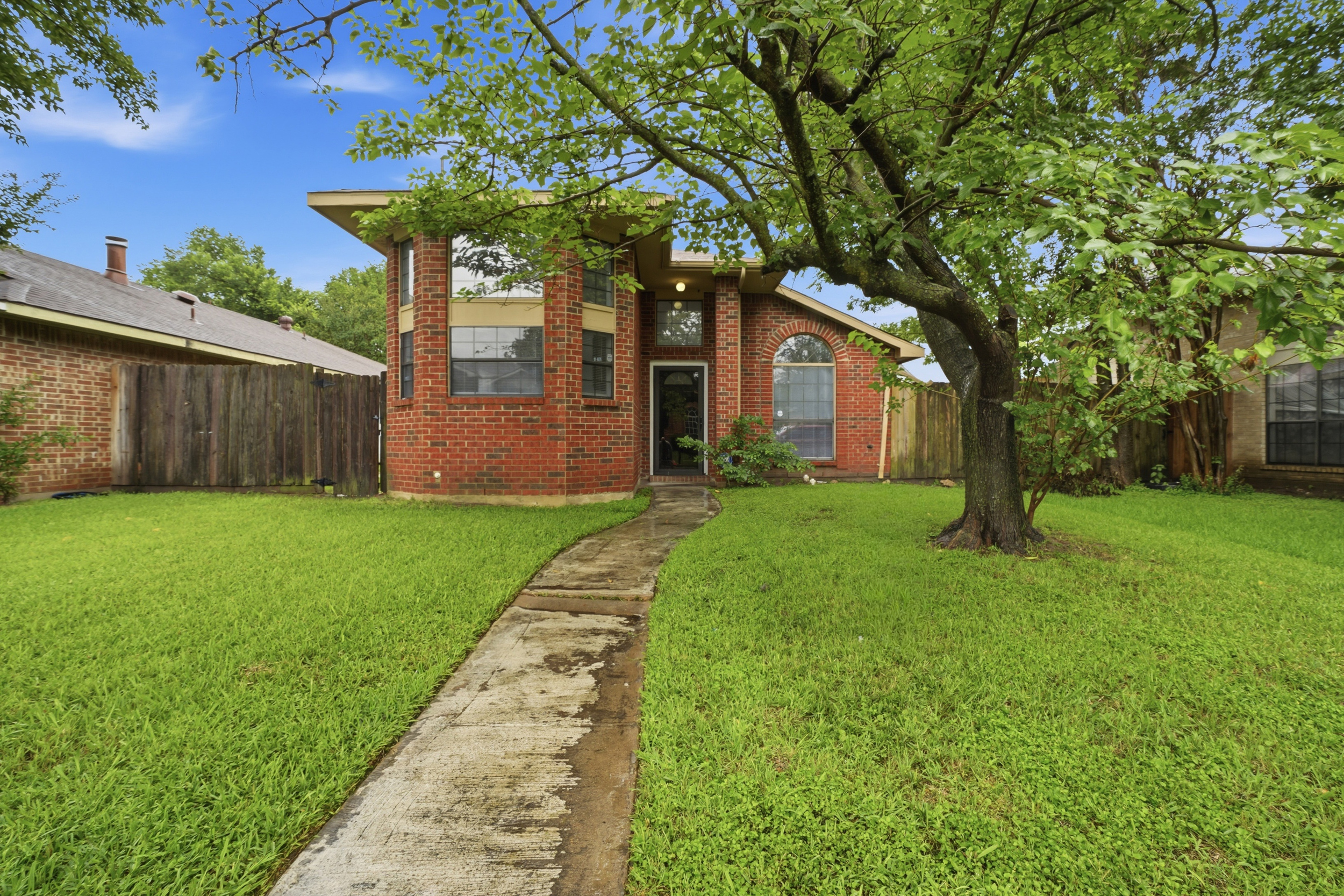 2540 Winter Oak St, Dallas, TX 75227