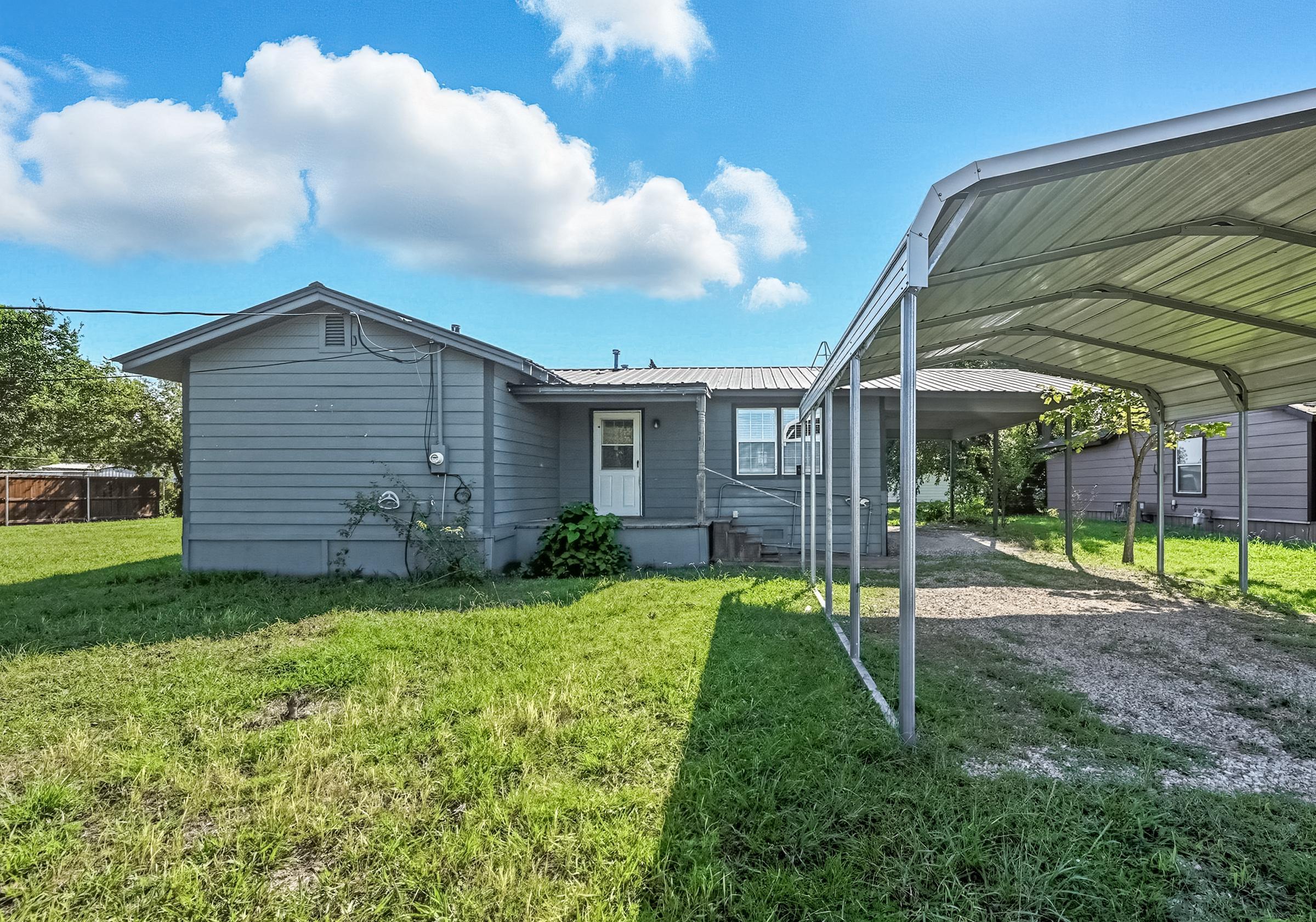 304 South Oak Street - 1