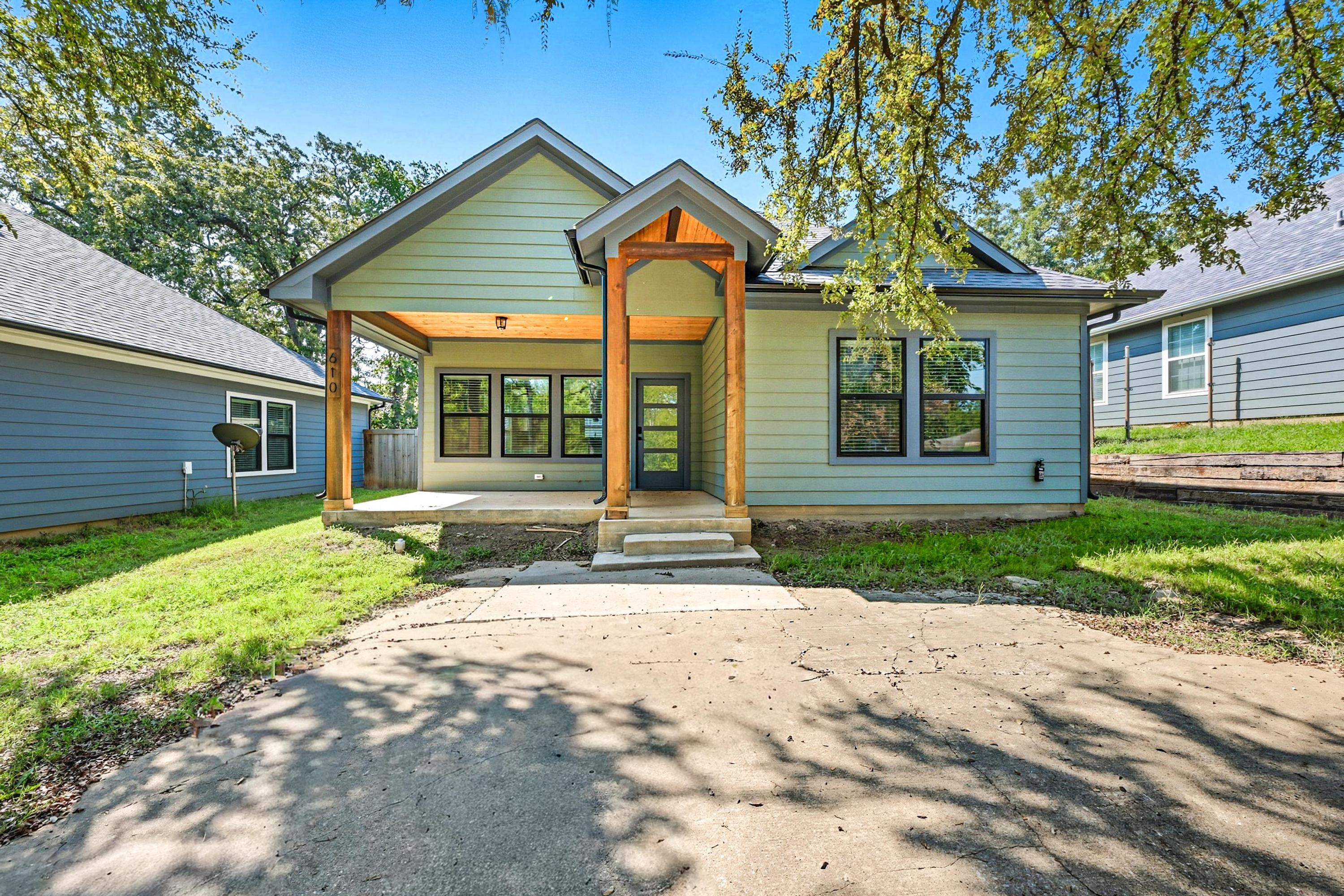 610 East Texas Street