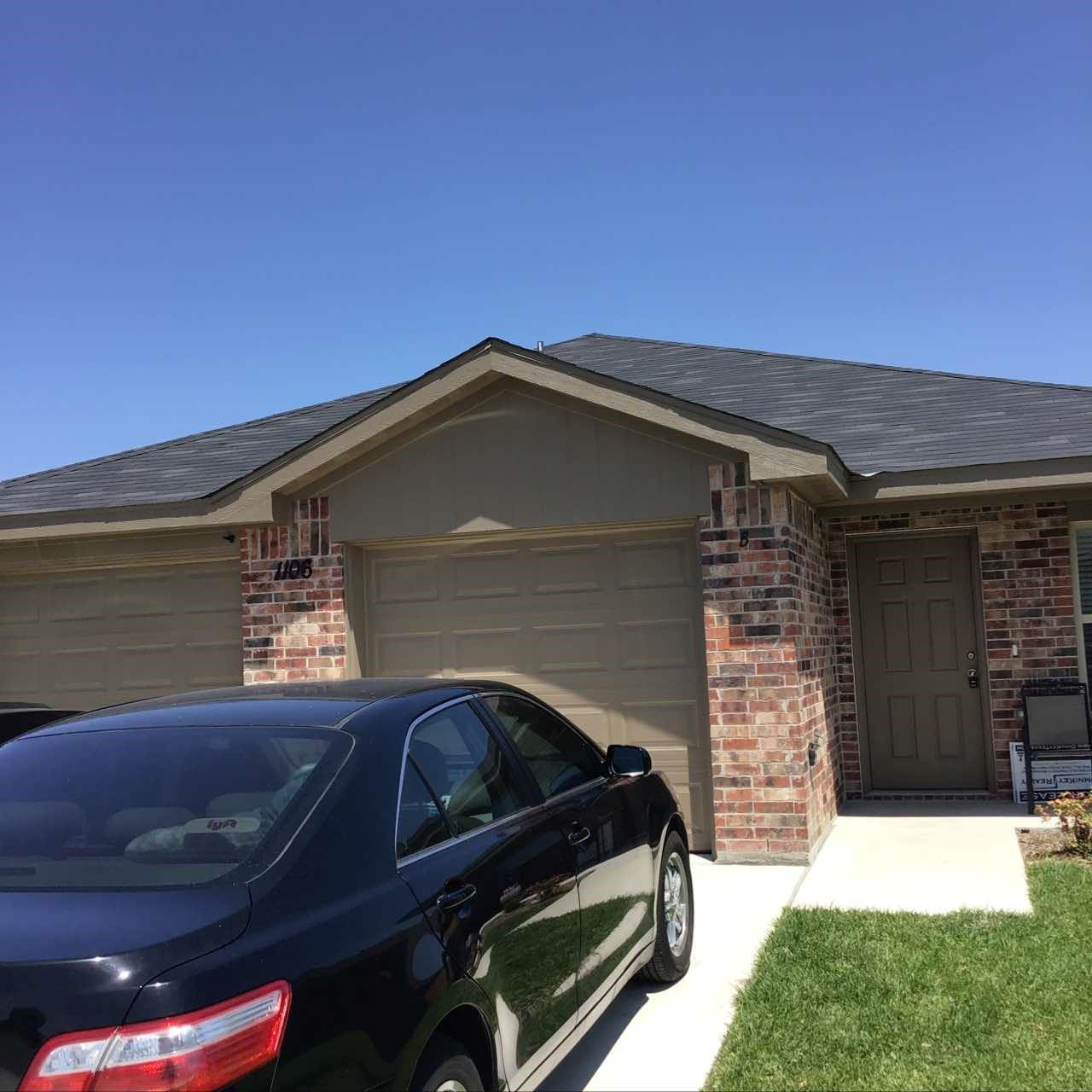 1106 Barbara Jordan Dr - B