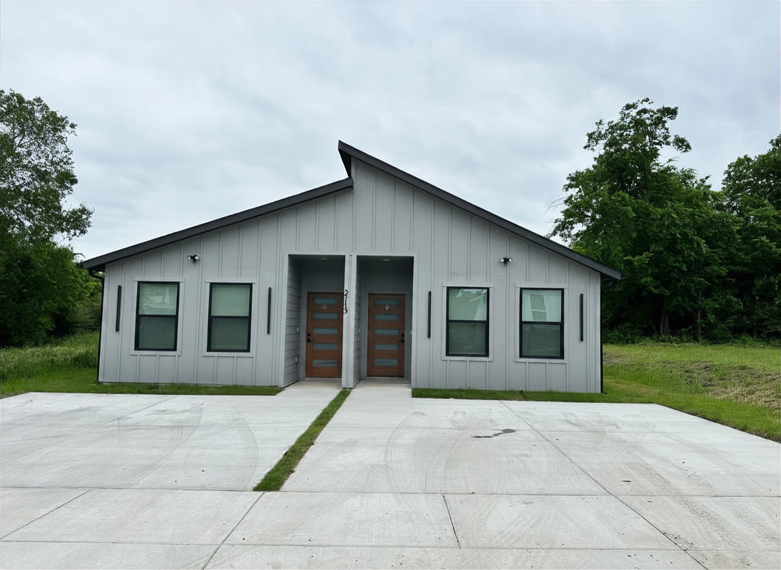 2113 Henry Street - B