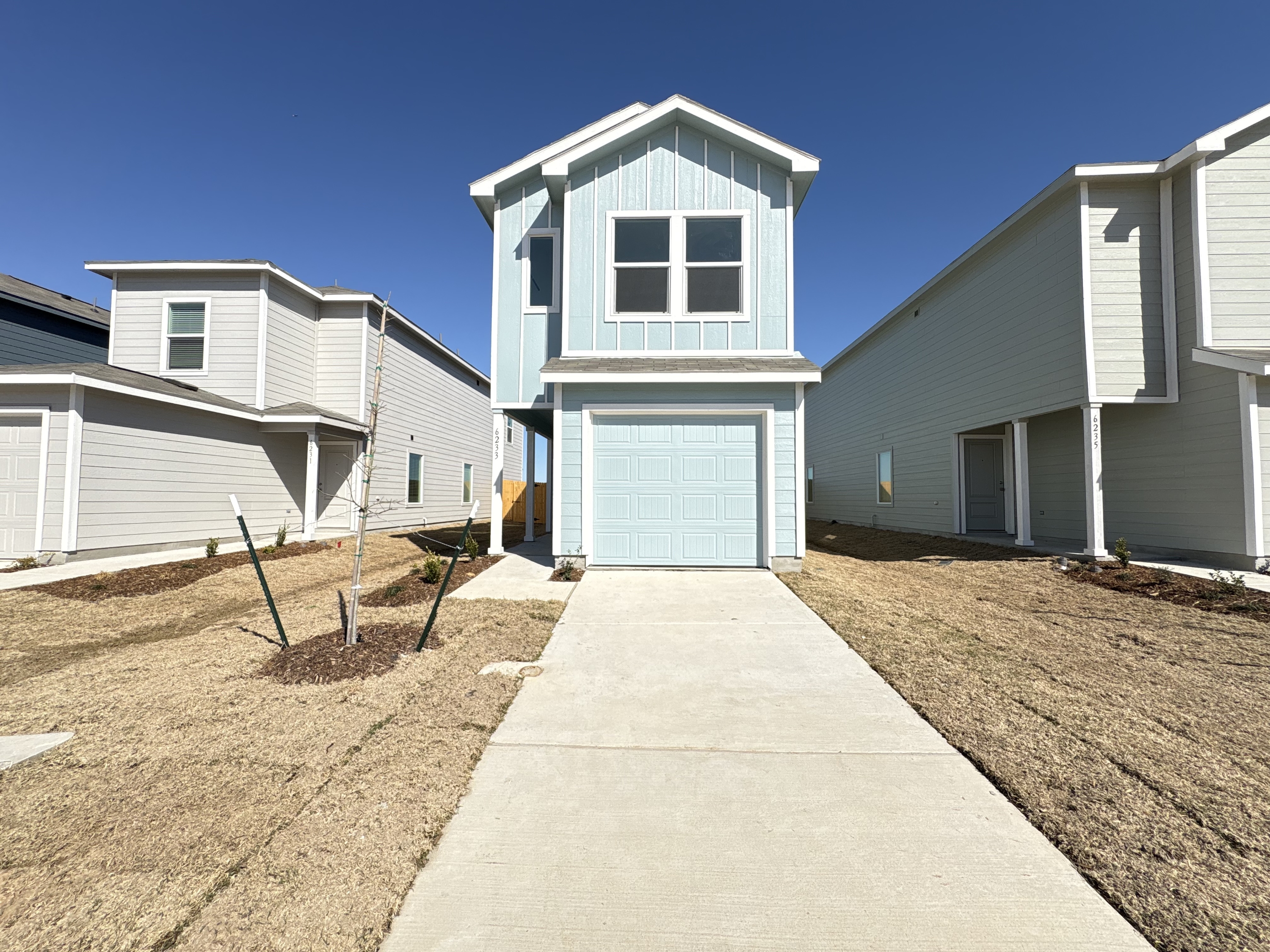 6233 Kingfisher Way
