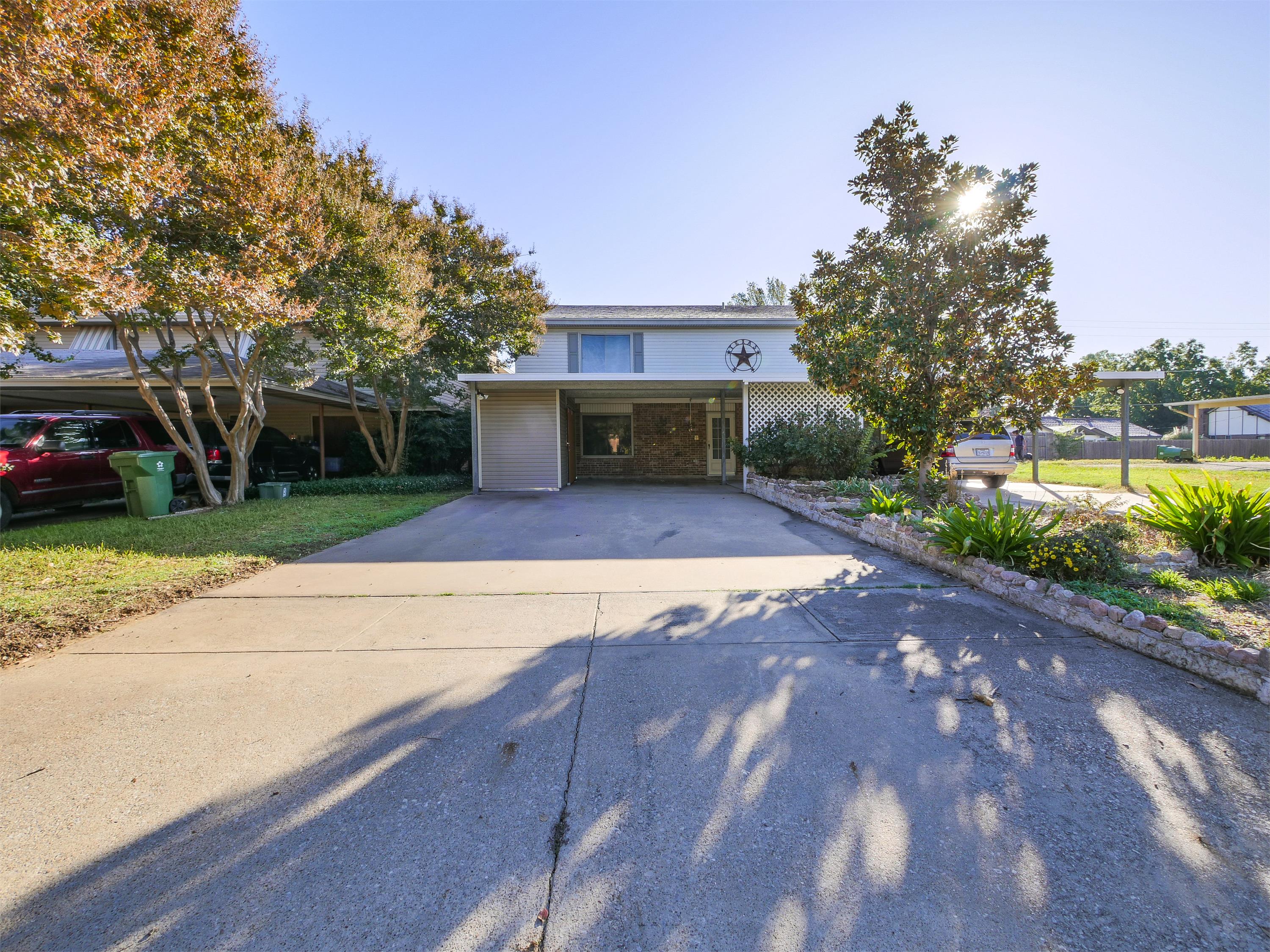 2113 Fleur De Lis Court