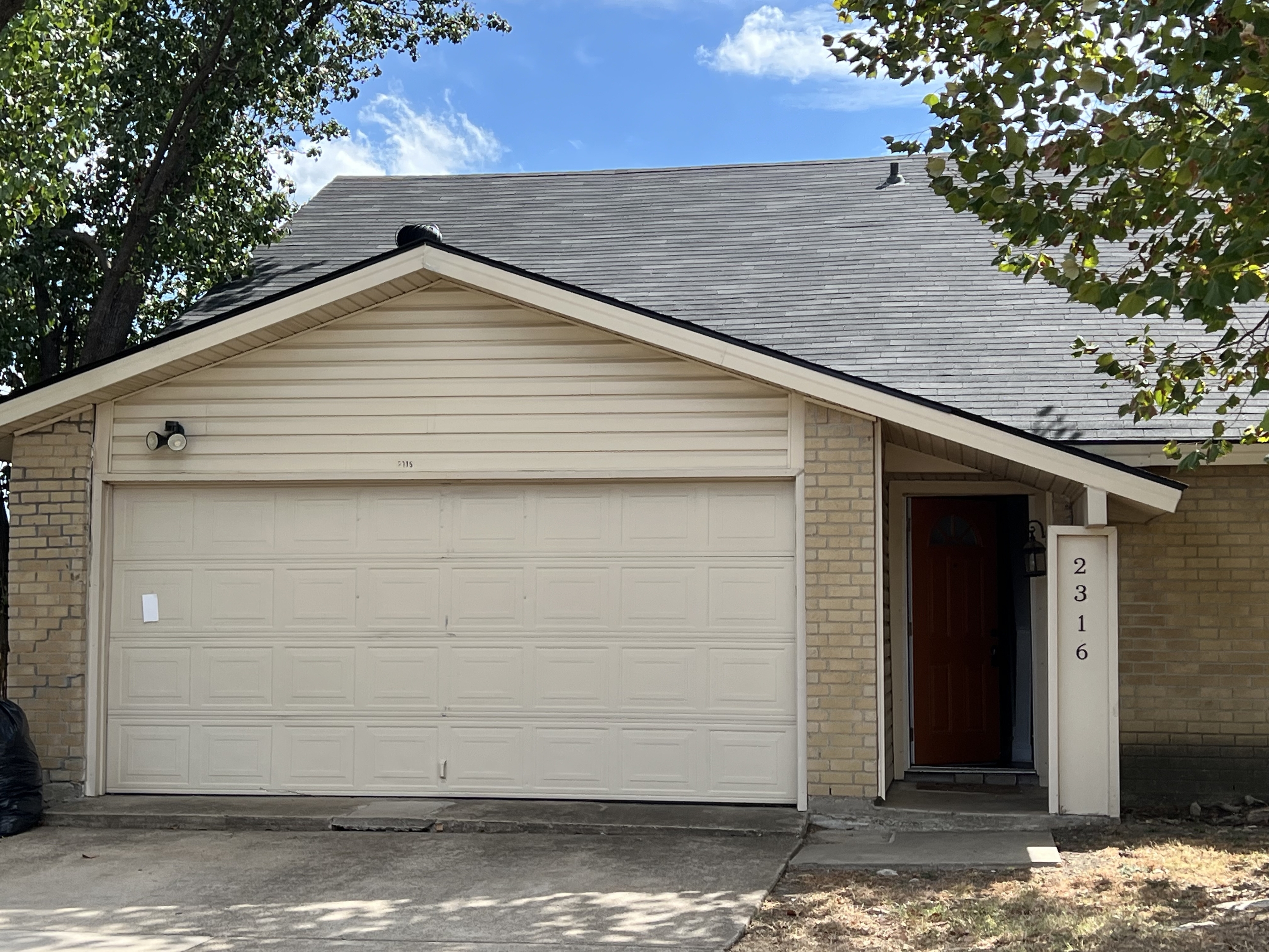 2316 Montclair Circle