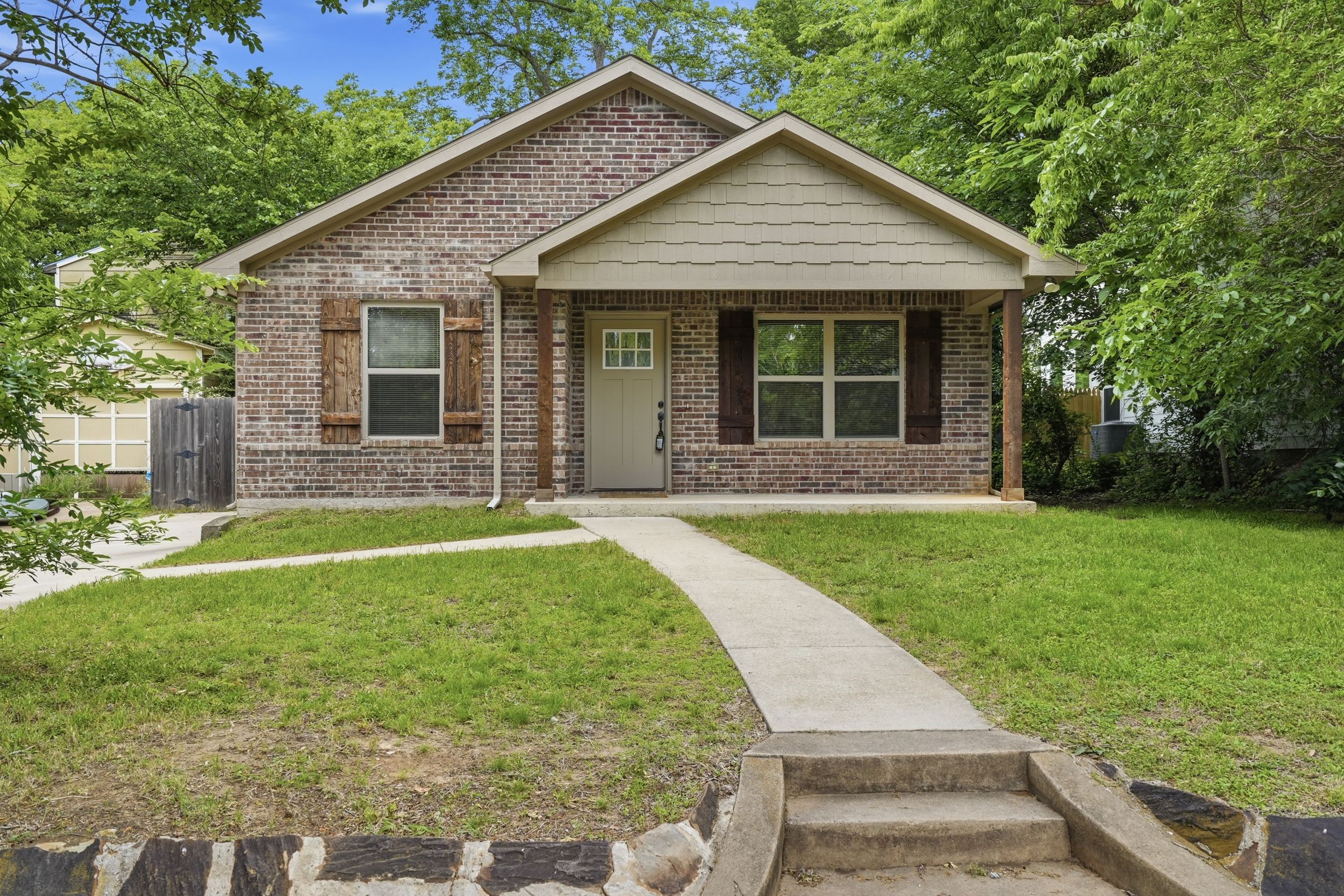 921 West Day Street, Denison 75020
