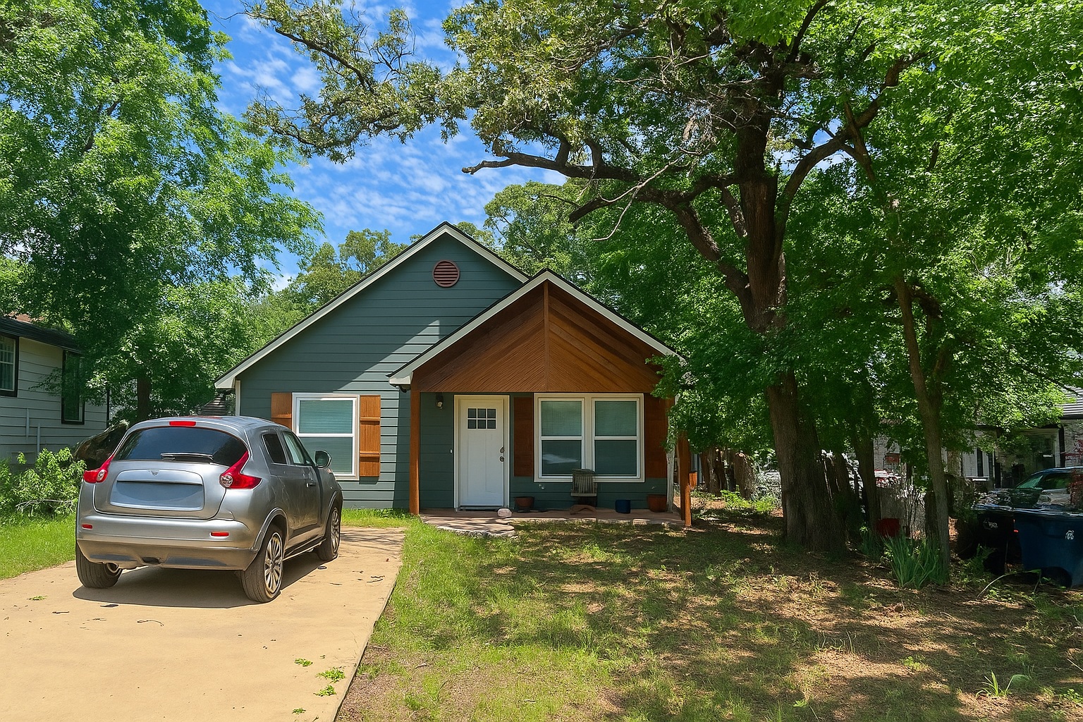 607 East Day Street