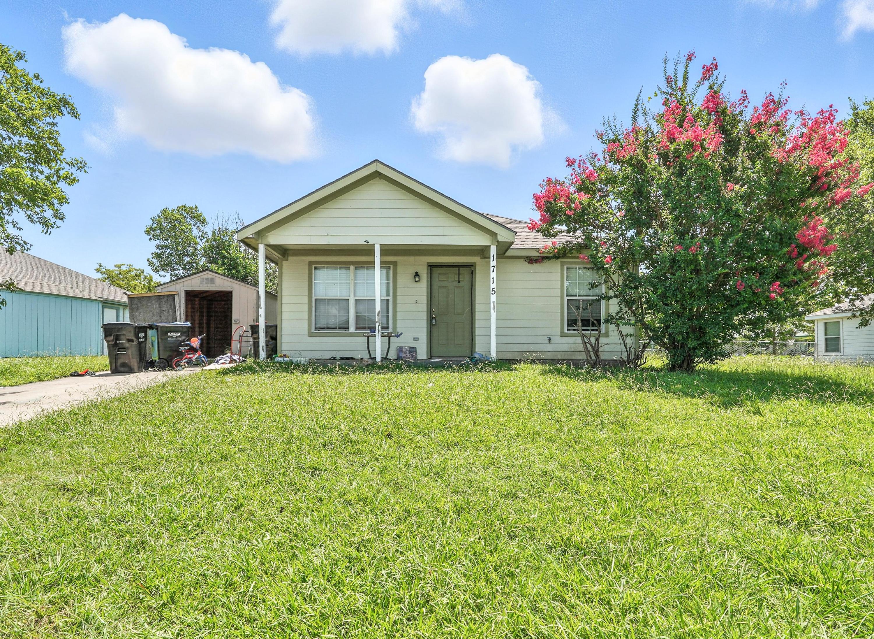 1715 Manor Garden Curve